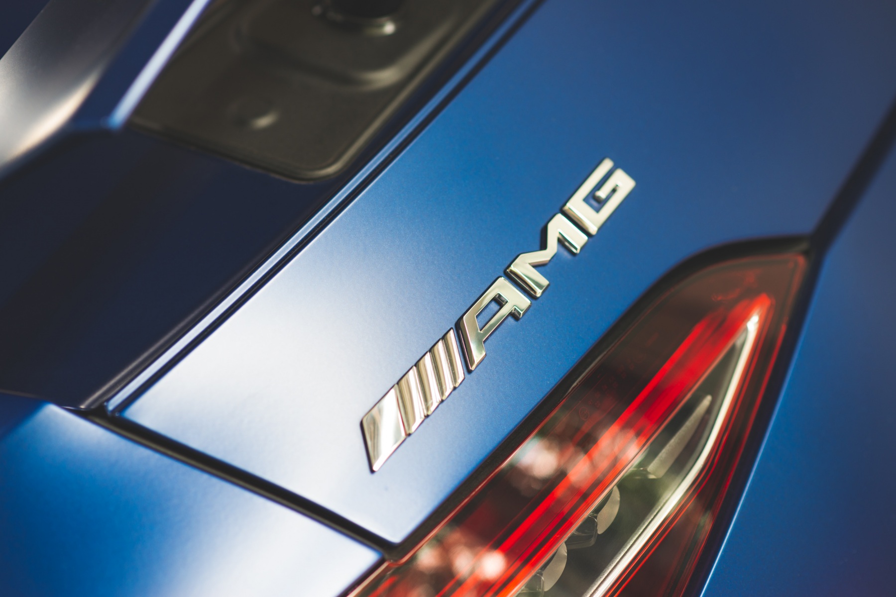 Want to increase your chances of selling your car? Use our Photography Service!